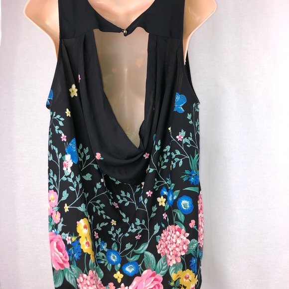 Mekari sleeveless blouse with open back - Picture 3 of 6